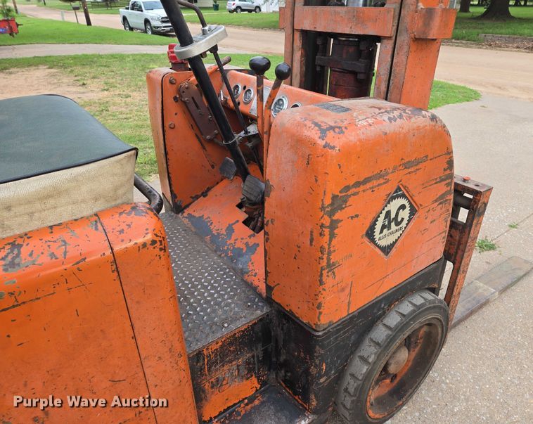 image for item EN8204 Allis-Chalmers FT 80 forklift