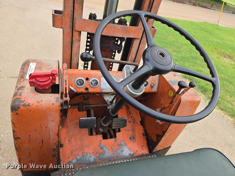 image for item EN8204 Allis-Chalmers FT 80 forklift