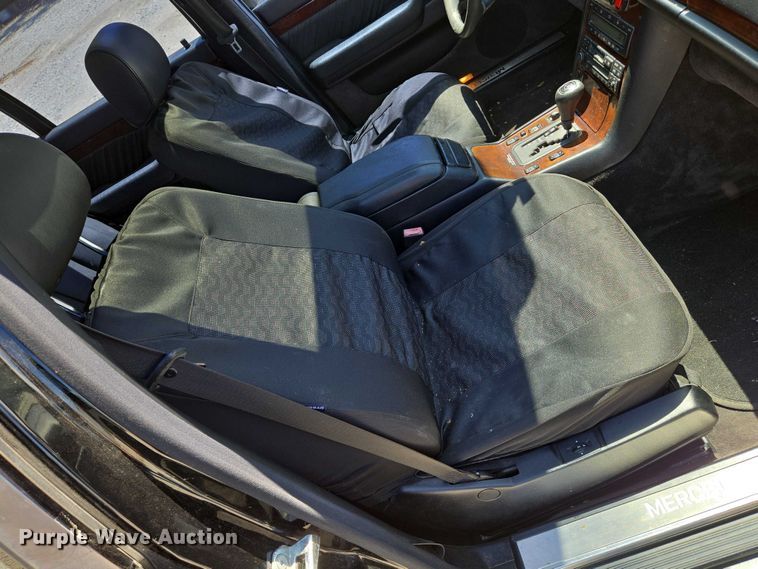 image for item EN8211 1996 Mercedes-Benz  S420 