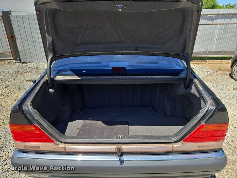 image for item EN8211 1996 Mercedes-Benz  S420 