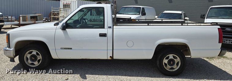 image for item EN8212 1996 GMC Sierra C1500 pickup truck