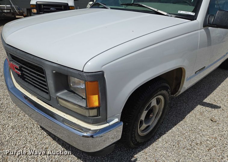 image for item EN8212 1996 GMC Sierra C1500 pickup truck