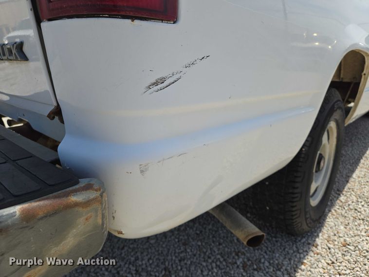 image for item EN8212 1996 GMC Sierra C1500 pickup truck