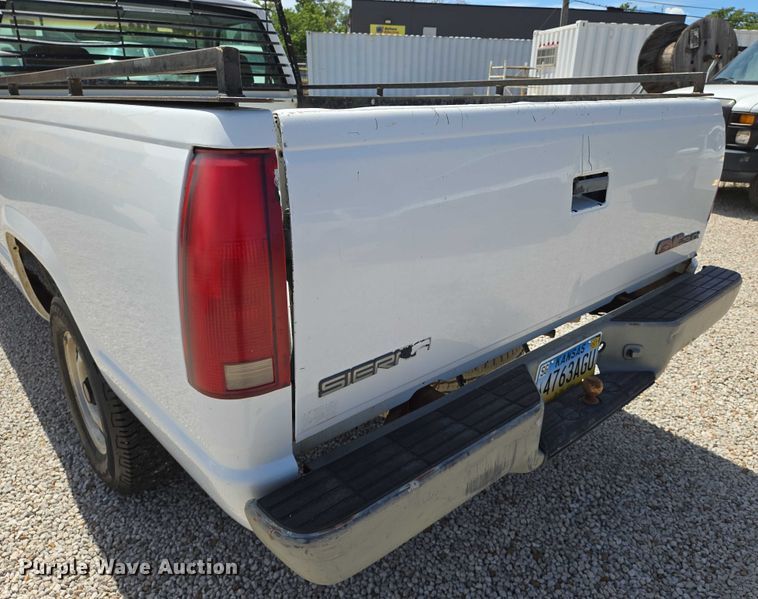 image for item EN8212 1996 GMC Sierra C1500 pickup truck