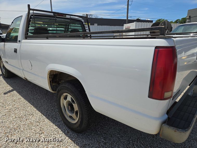 image for item EN8212 1996 GMC Sierra C1500 pickup truck
