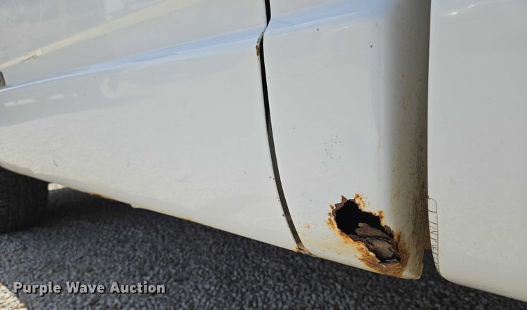 image for item EN8212 1996 GMC Sierra C1500 pickup truck