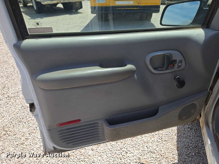 image for item EN8212 1996 GMC Sierra C1500 pickup truck