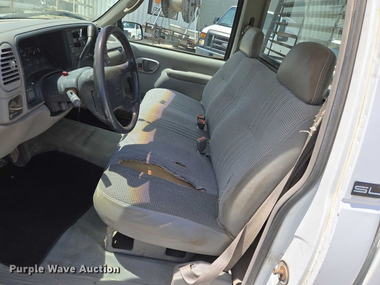 image for item EN8212 1996 GMC Sierra C1500 pickup truck