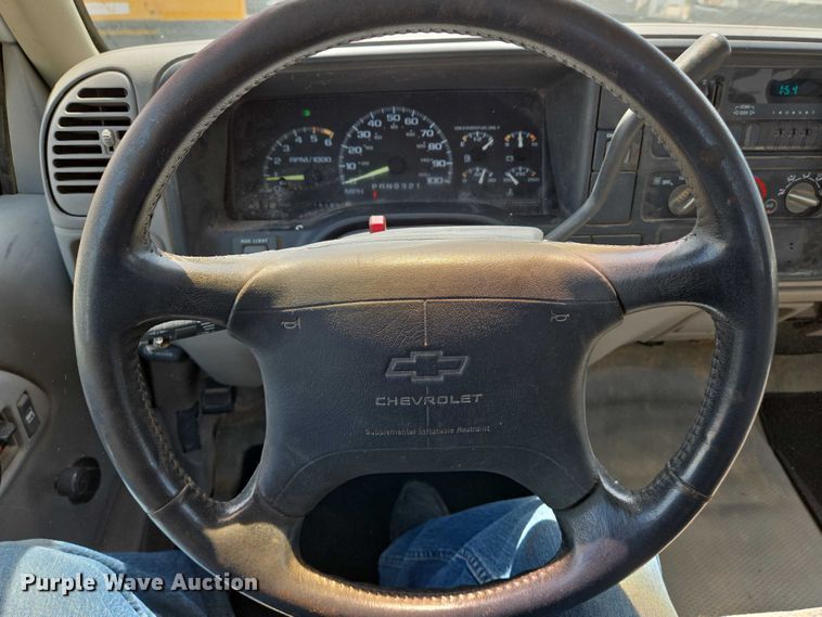 image for item EN8212 1996 GMC Sierra C1500 pickup truck