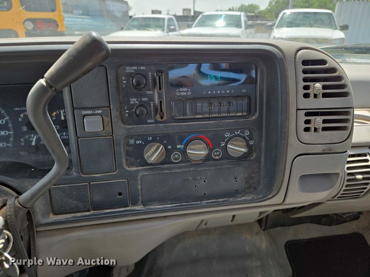 image for item EN8212 1996 GMC Sierra C1500 pickup truck