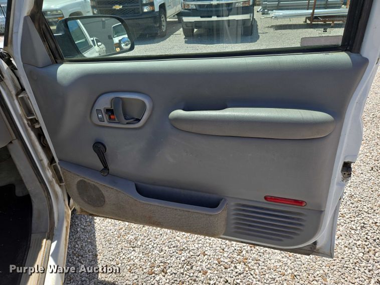 image for item EN8212 1996 GMC Sierra C1500 pickup truck