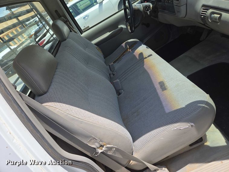 image for item EN8212 1996 GMC Sierra C1500 pickup truck