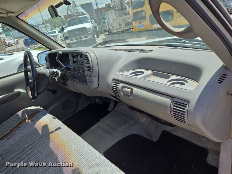 image for item EN8212 1996 GMC Sierra C1500 pickup truck