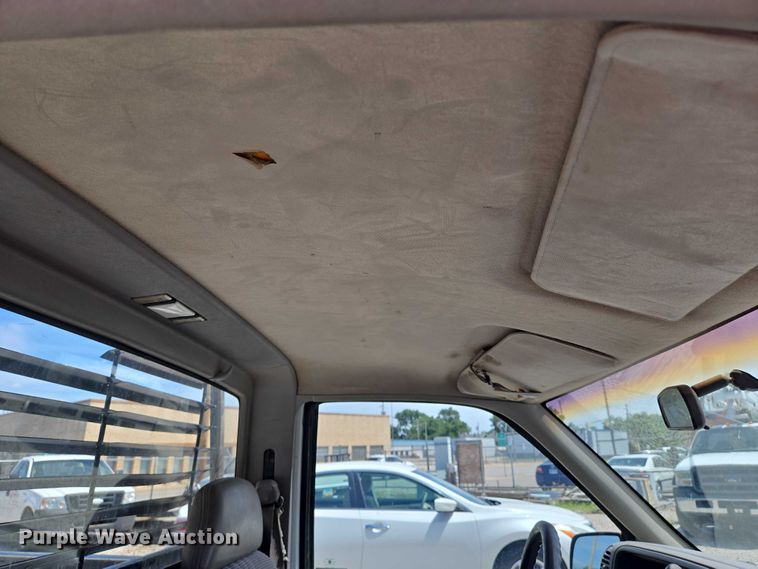 image for item EN8212 1996 GMC Sierra C1500 pickup truck