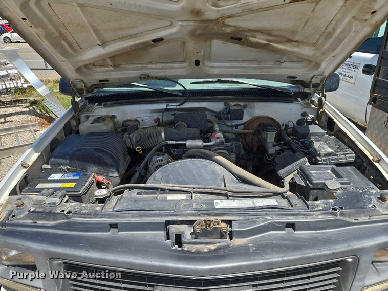 image for item EN8212 1996 GMC Sierra C1500 pickup truck