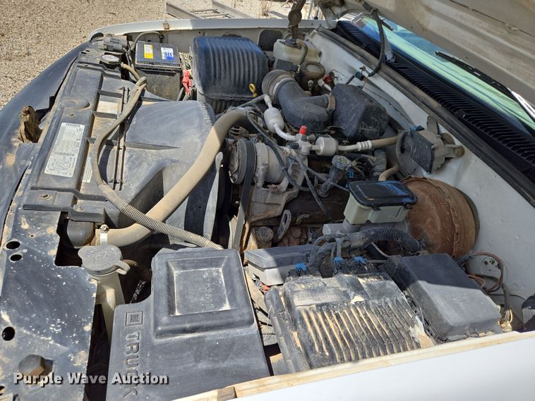 image for item EN8212 1996 GMC Sierra C1500 pickup truck