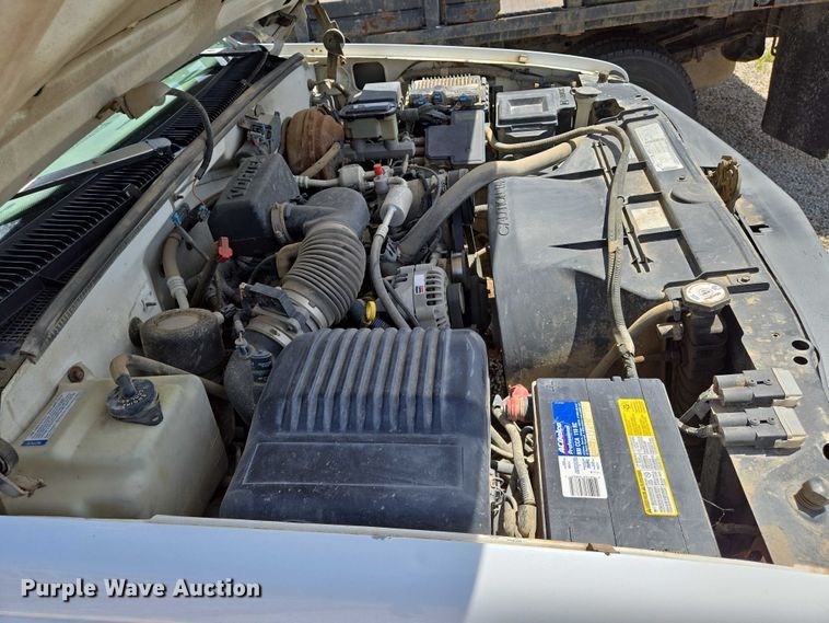 image for item EN8212 1996 GMC Sierra C1500 pickup truck