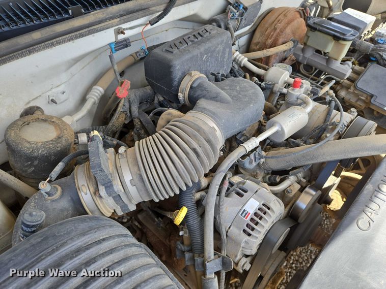 image for item EN8212 1996 GMC Sierra C1500 pickup truck