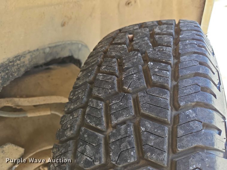 image for item EN8212 1996 GMC Sierra C1500 pickup truck