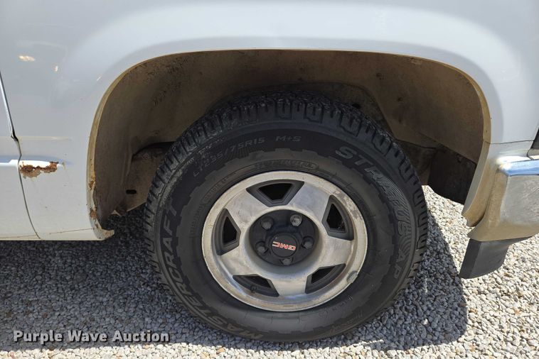 image for item EN8212 1996 GMC Sierra C1500 pickup truck