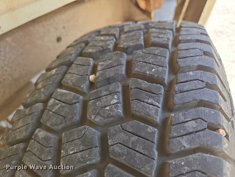 image for item EN8212 1996 GMC Sierra C1500 pickup truck