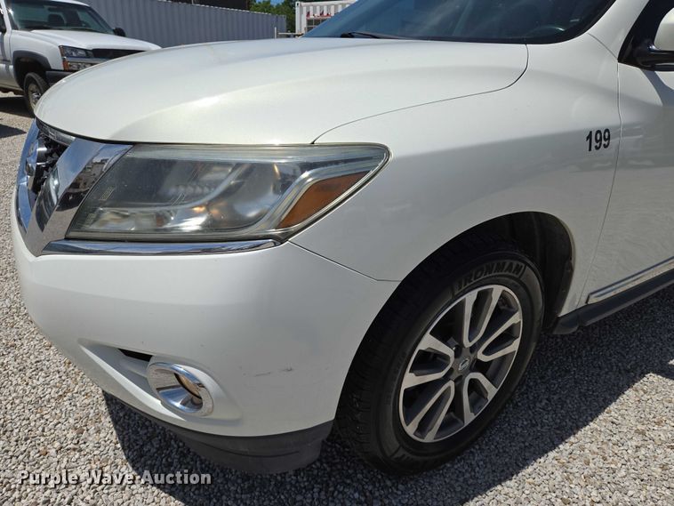 image for item EN8214 2013 Nissan Pathfinder SUV