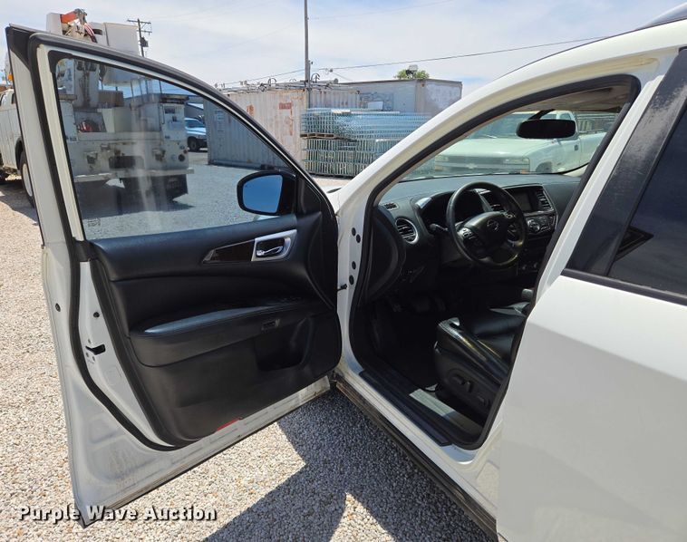 image for item EN8214 2013 Nissan Pathfinder SUV