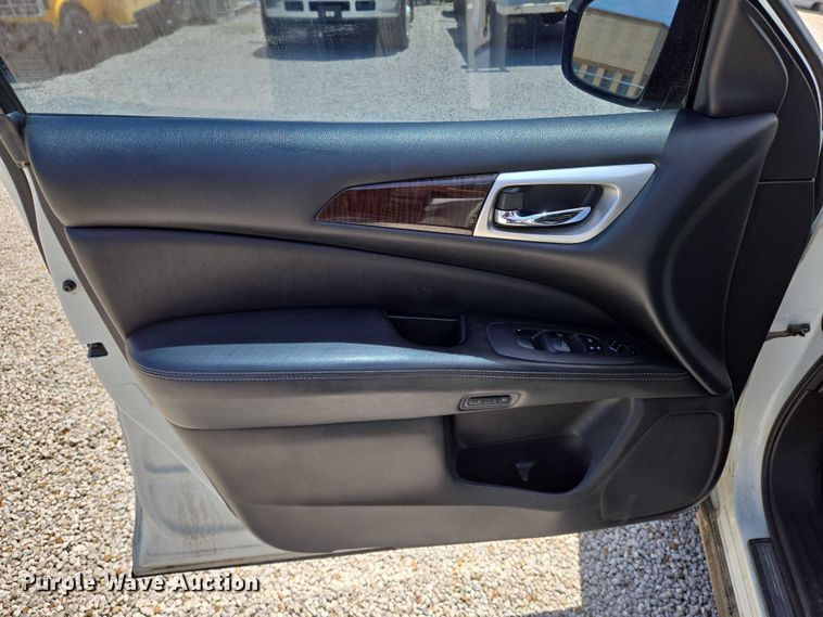 image for item EN8214 2013 Nissan Pathfinder SUV