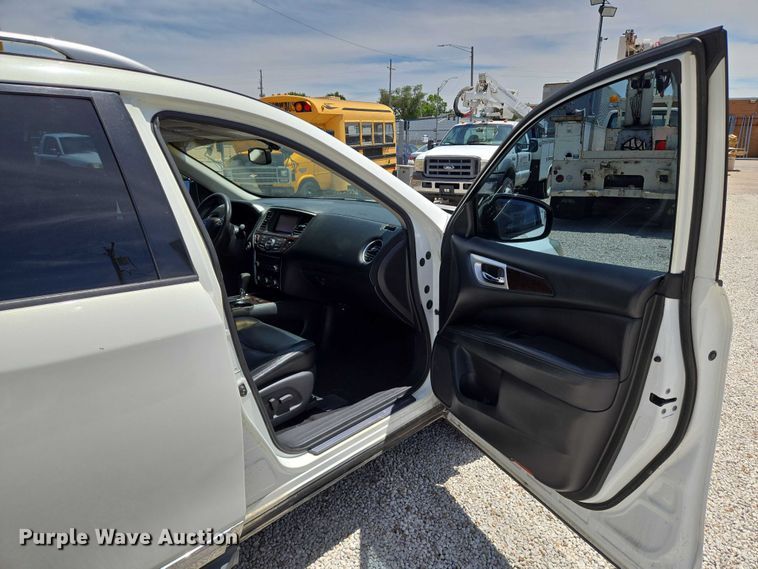 image for item EN8214 2013 Nissan Pathfinder SUV