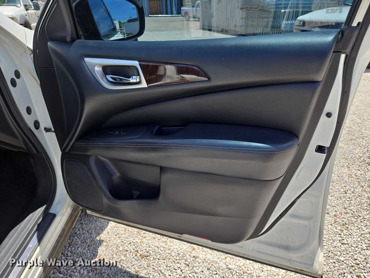 image for item EN8214 2013 Nissan Pathfinder SUV