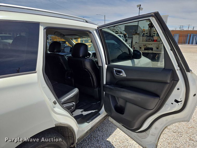 image for item EN8214 2013 Nissan Pathfinder SUV