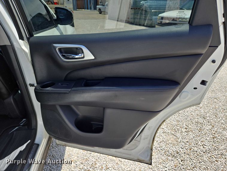 image for item EN8214 2013 Nissan Pathfinder SUV