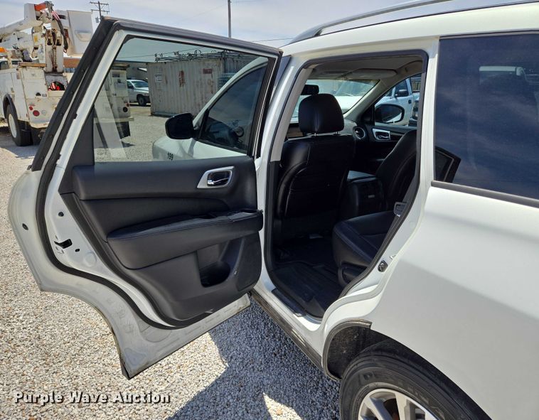 image for item EN8214 2013 Nissan Pathfinder SUV