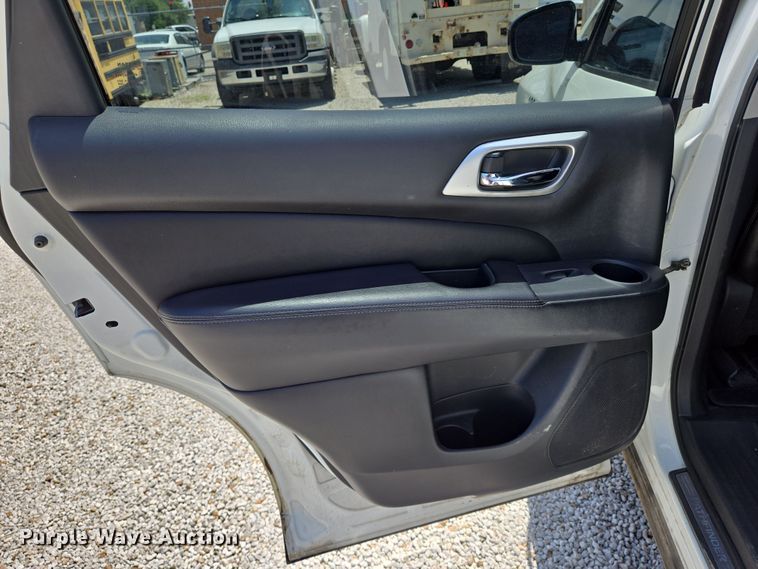 image for item EN8214 2013 Nissan Pathfinder SUV