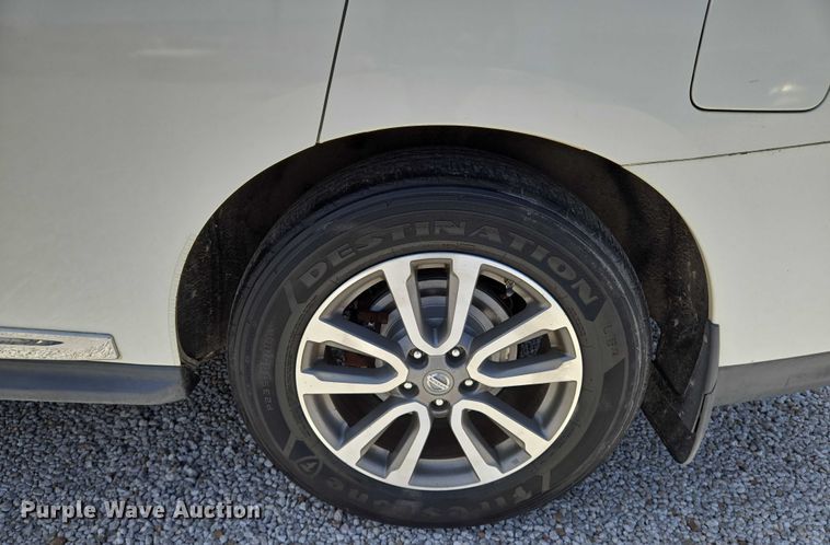 image for item EN8214 2013 Nissan Pathfinder SUV