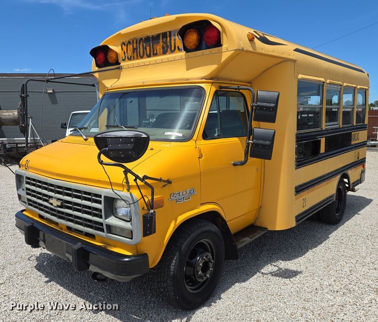 image for item EN8218 1996 Blue Bird school bus