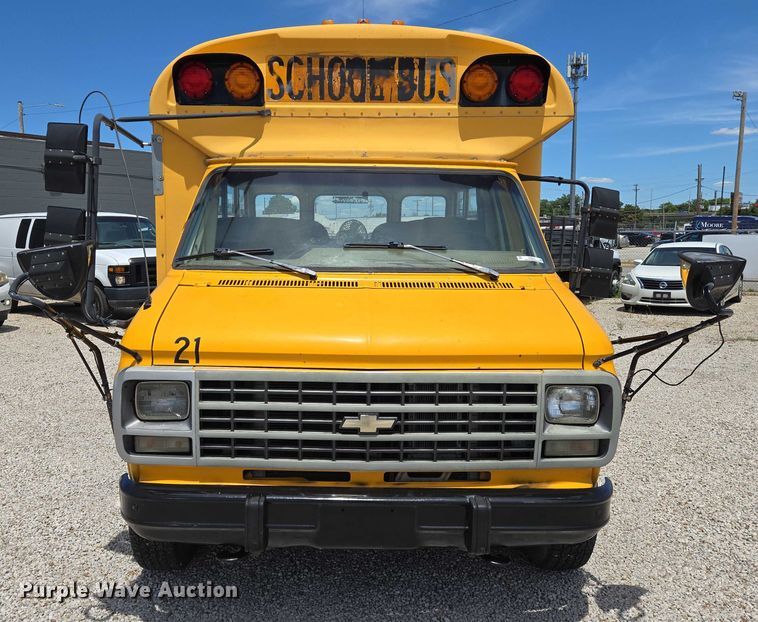 image for item EN8218 1996 Blue Bird school bus