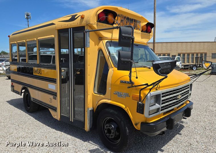 image for item EN8218 1996 Blue Bird school bus