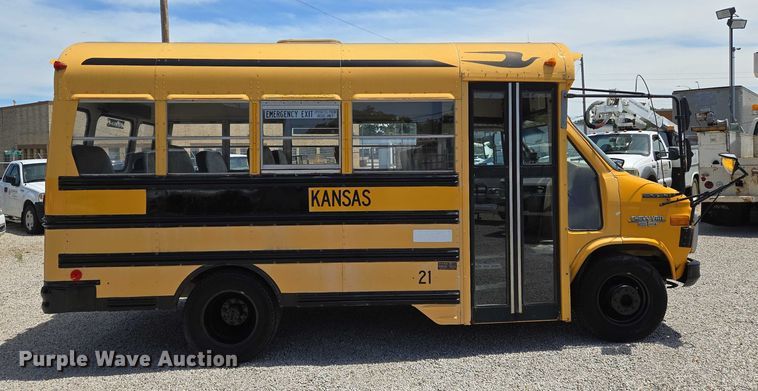 image for item EN8218 1996 Blue Bird school bus