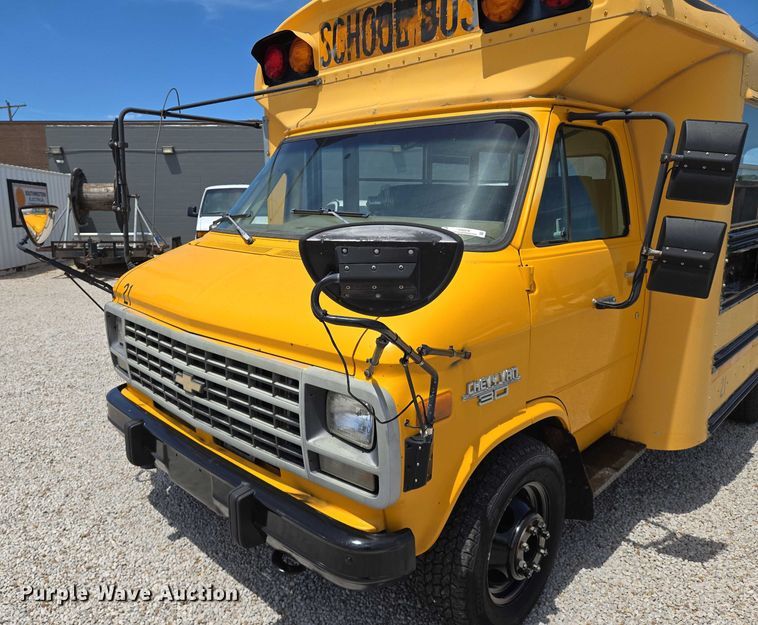 image for item EN8218 1996 Blue Bird school bus