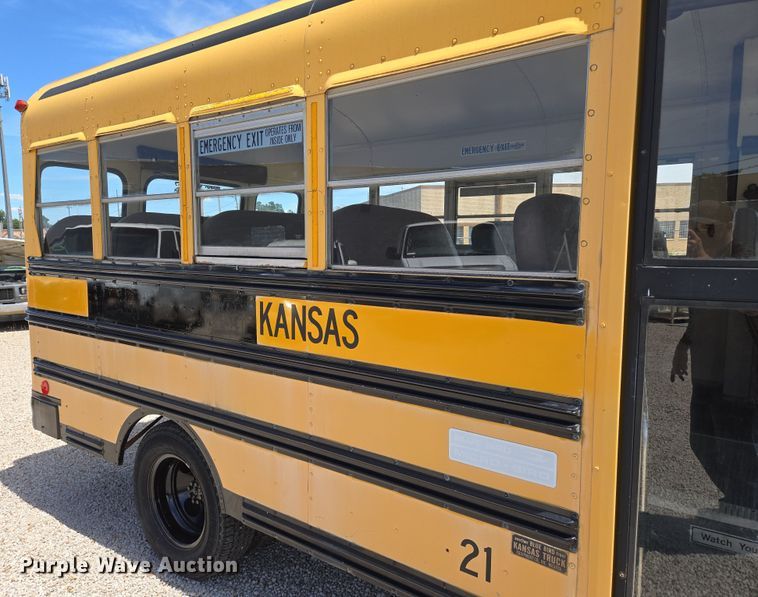 image for item EN8218 1996 Blue Bird school bus