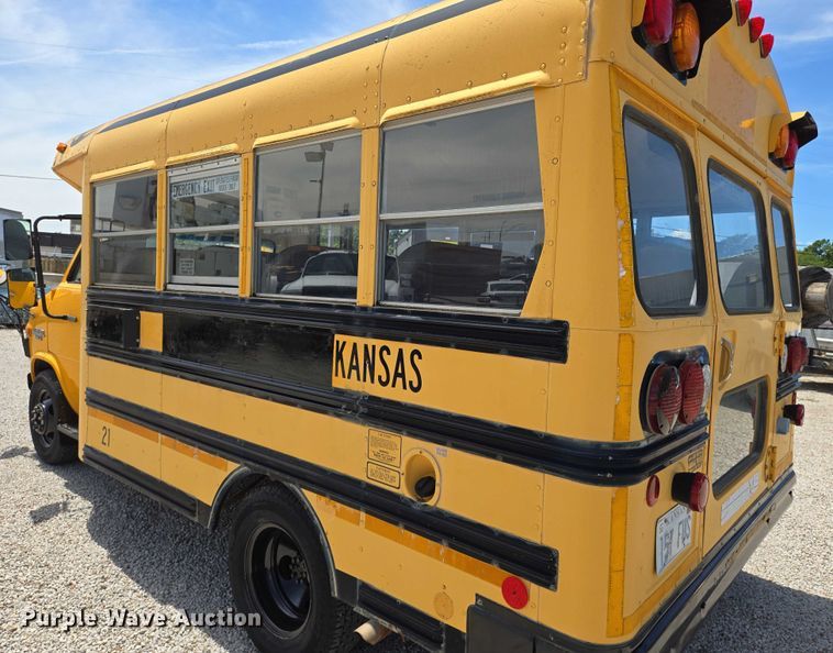 image for item EN8218 1996 Blue Bird school bus