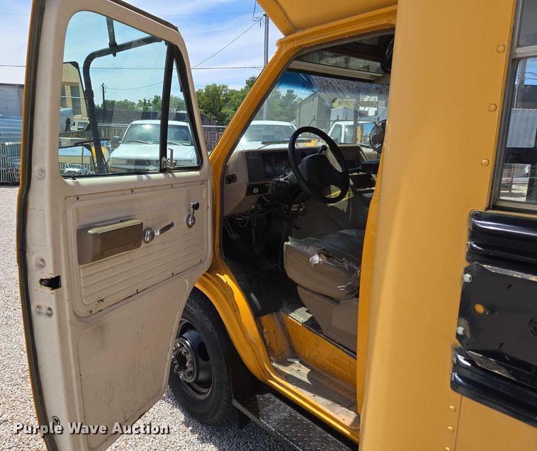 image for item EN8218 1996 Blue Bird school bus