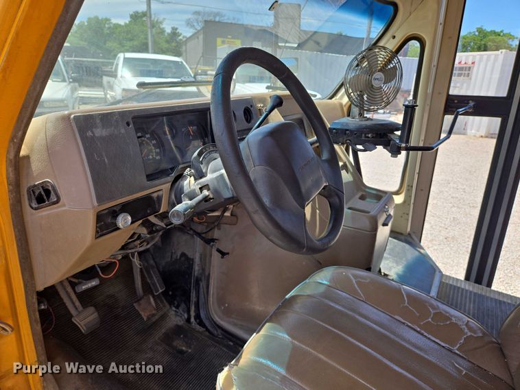 image for item EN8218 1996 Blue Bird school bus