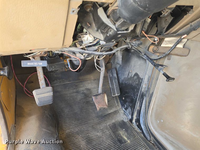 image for item EN8218 1996 Blue Bird school bus