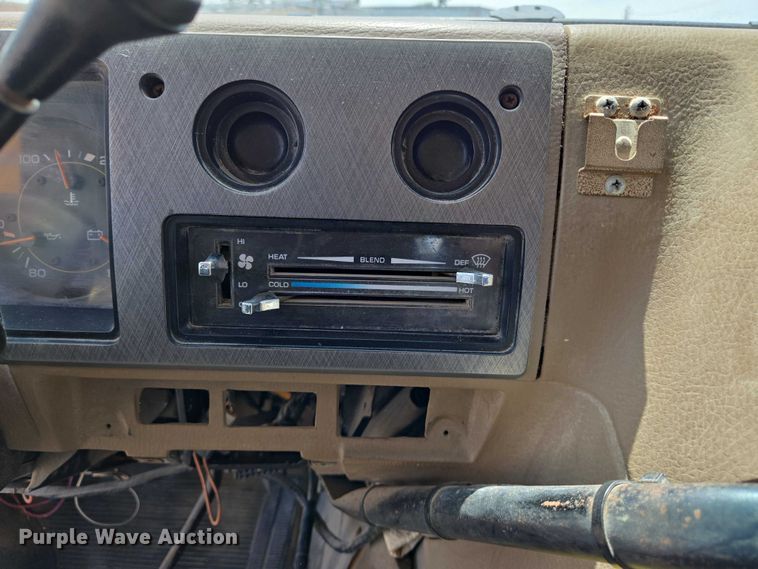 image for item EN8218 1996 Blue Bird school bus