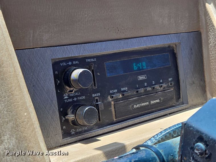 image for item EN8218 1996 Blue Bird school bus