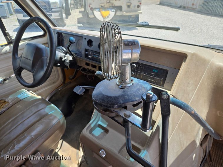 image for item EN8218 1996 Blue Bird school bus