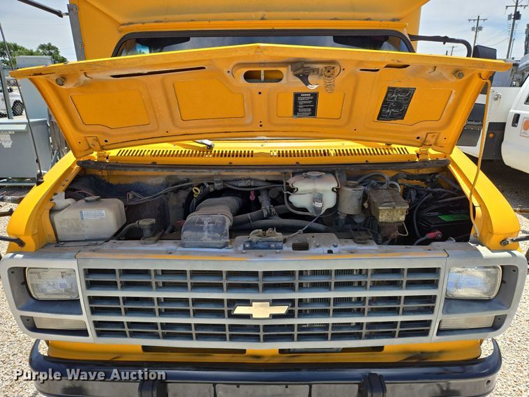 image for item EN8218 1996 Blue Bird school bus