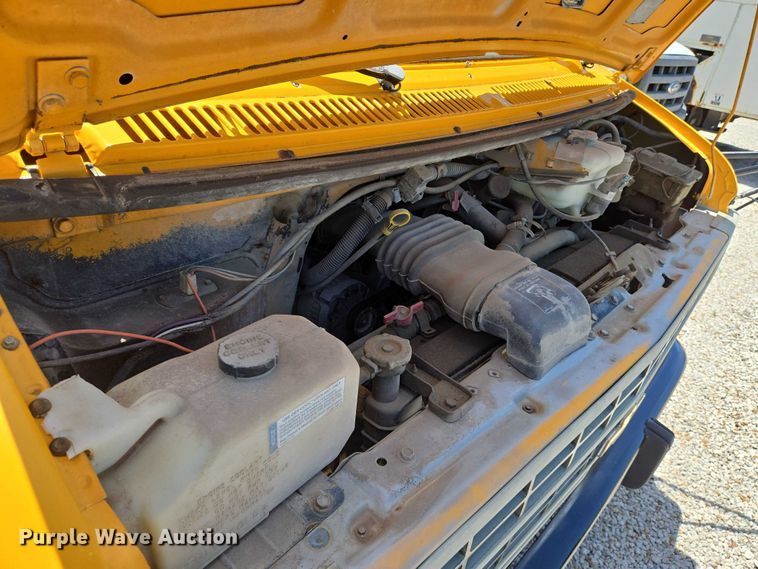 image for item EN8218 1996 Blue Bird school bus